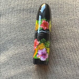 MAC love at first bite amplified creme